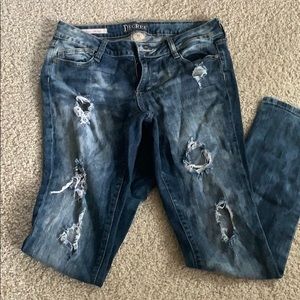 Distressed skinny jeans